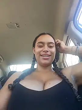 Snapshot of cinnaminnie chatting on March 17, 2025, 10:08 pm cinnaminnie online show from March 17, 2025, 10:08 pm