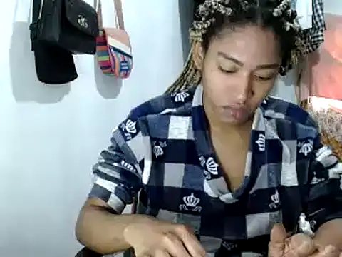 Snapshot of miriam775 chatting on February 9, 2025, 4:18 pm miriam775 online show from February 9, 2025, 4:18 pm