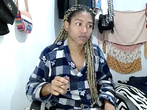 Snapshot of miriam775 chatting on February 14, 2025, 1:34 am miriam775 online show from February 14, 2025, 1:34 am