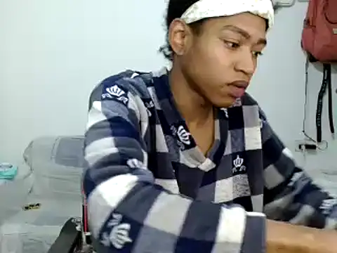 Snapshot of miriam775 chatting on October 21, 2025, 10:58 am miriam775 online show from October 21, 2025, 10:58 am