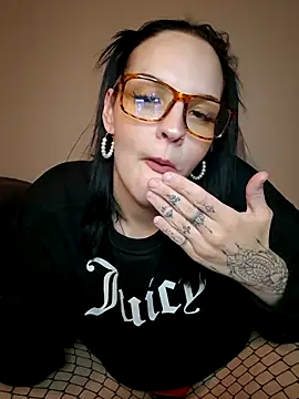 Snapshot of Jujuicy_97 chatting on March 15, 2025, 7:27 pm Jujuicy 97 online show from March 15, 2025, 7:27 pm