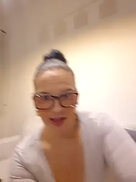 Snapshot of Jujuicy_97 chatting on February 19, 2026, 7:11 pm Jujuicy 97 online show from February 19, 2026, 7:11 pm