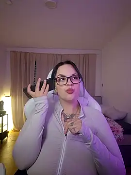 Jujuicy 97 online show from April 9, 2026, 6:14 pm