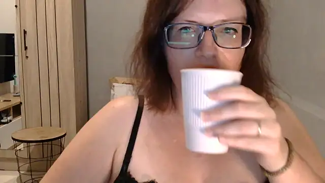 Snapshot of CrimsonMistress chatting on October 10, 2025, 10:10 pm CrimsonMistress online show from October 10, 2025, 10:10 pm