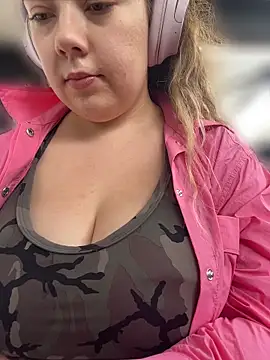 brooklynivy online show from May 19, 2026, 3:35 am