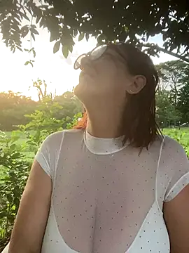 anastasia and jordan online show from September 12, 2025, 10:59 am