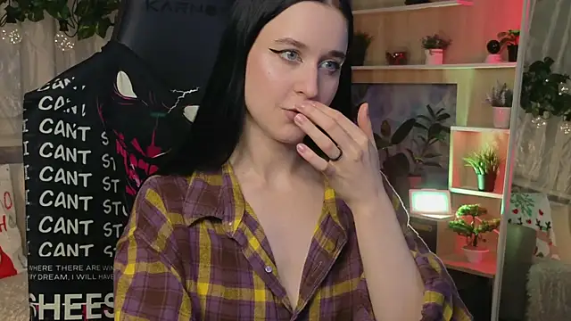 Snapshot of KiraLiLime chatting on March 4, 2025, 6:50 pm KiraLiLime online show from March 4, 2025, 6:50 pm