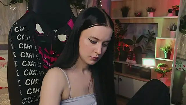 Snapshot of KiraLiLime chatting on March 6, 2025, 12:32 am KiraLiLime online show from March 6, 2025, 12:32 am