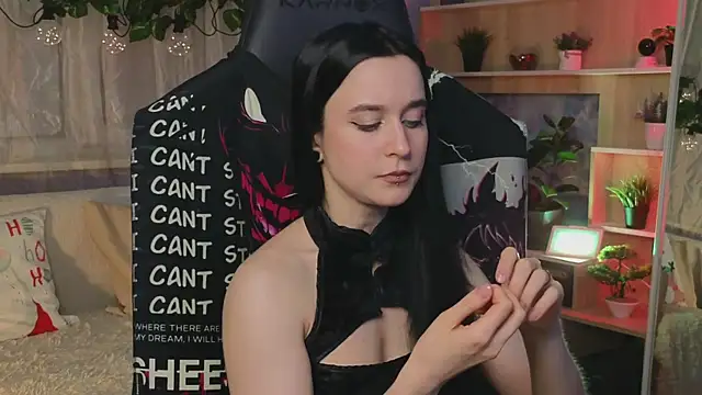 Snapshot of KiraLiLime chatting on March 7, 2025, 9:17 pm KiraLiLime online show from March 7, 2025, 9:17 pm