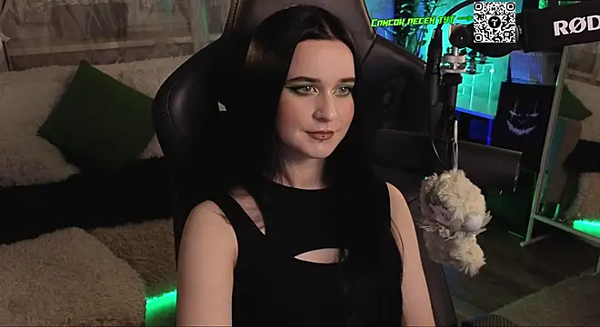 KiraLiLime online show from November 21, 2025, 4:06 pm