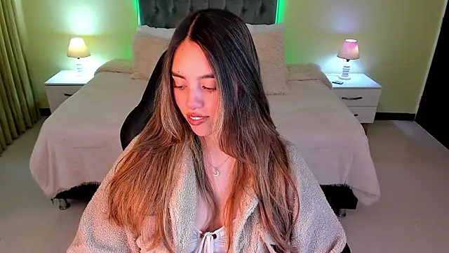  Charlotte evans 1 online show from April 13, 2026, 8:02 pm