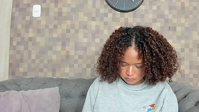 nataly velez online show from October 24, 2025, 7:46 pm