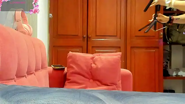 Snapshot of BridgetRodriguez chatting on November 17, 2025, 11:47 am BridgetRodriguez online show from November 17, 2025, 11:47 am