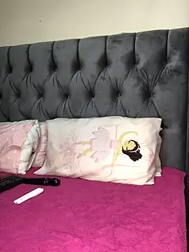 Anaelle24 online show from May 19, 2026, 3:24 am