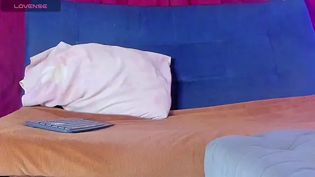 Snapshot of swetty_loverss chatting on December 19, 2025, 10:34 pm swetty loverss online show from December 19, 2025, 10:34 pm