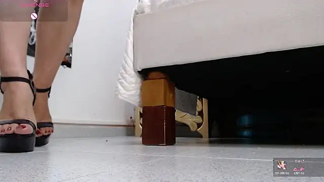 Snapshot of EvaBellucci_ chatting on October 28, 2025, 12:37 pm EvaBellucci online show from October 28, 2025, 12:37 pm