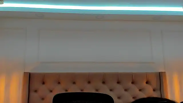 mia schwarz online show from September 9, 2025, 9:57 pm