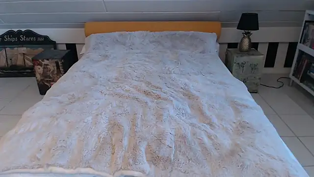 Snapshot of Greyhound70 chatting on September 14, 2025, 9:09 am Greyhound70 online show from September 14, 2025, 9:09 am