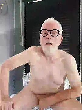 Snapshot of Greyhound70 chatting on September 19, 2025, 11:36 am Greyhound70 online show from September 19, 2025, 11:36 am