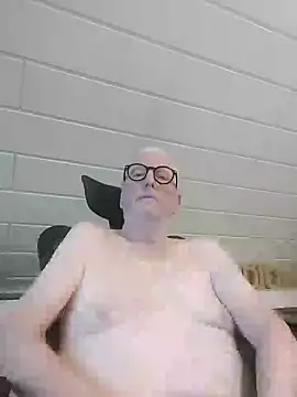 Snapshot of Greyhound70 chatting on October 26, 2025, 3:56 pm Greyhound70 online show from October 26, 2025, 3:56 pm