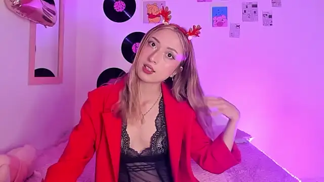 Snapshot of Imsophie_collins chatting on December 20, 2025, 5:43 am Imsophie collins online show from December 20, 2025, 5:43 am