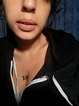 Sweet-diamondxxx online show from April 15, 2026, 10:43 am