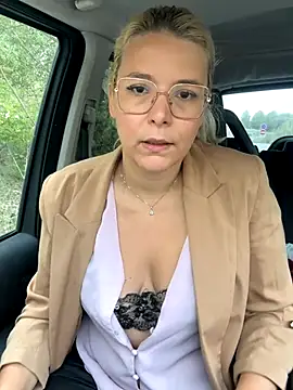 EmyLana online show from October 2, 2025, 7:23 am