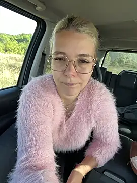 EmyLana online show from September 27, 2025, 8:31 am