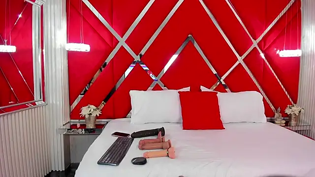 Snapshot of SusanCouper chatting on November 24, 2025, 10:43 pm SusanCouper online show from November 24, 2025, 10:43 pm