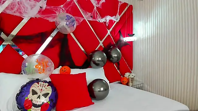 Snapshot of SusanCouper chatting on October 30, 2025, 10:39 pm SusanCouper online show from October 30, 2025, 10:39 pm