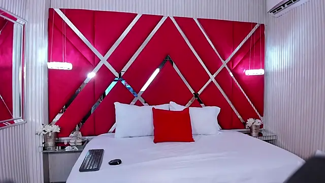 Snapshot of SusanCouper chatting on November 10, 2025, 10:37 pm SusanCouper online show from November 10, 2025, 10:37 pm