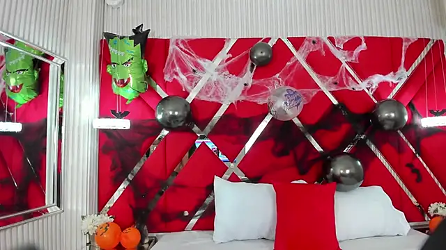 Snapshot of SusanCouper chatting on October 25, 2025, 10:43 pm SusanCouper online show from October 25, 2025, 10:43 pm