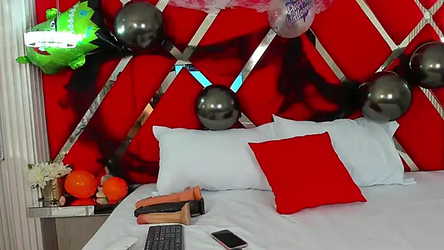 Snapshot of SusanCouper chatting on October 29, 2025, 10:42 pm SusanCouper online show from October 29, 2025, 10:42 pm