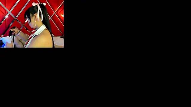 Snapshot of SusanCouper chatting on October 18, 2025, 10:34 pm SusanCouper online show from October 18, 2025, 10:34 pm