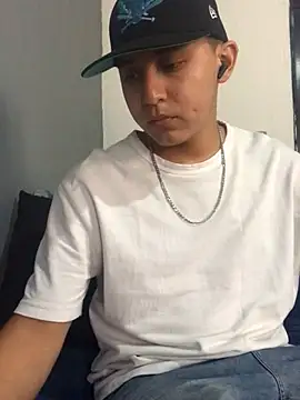 Slow Kmazutra online show from February 24, 2025, 8:47 pm