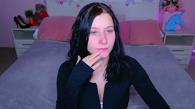 SarahStanley online show from February 9, 2026, 8:07 pm