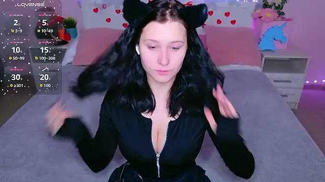 SarahStanley online show from February 12, 2026, 4:07 pm