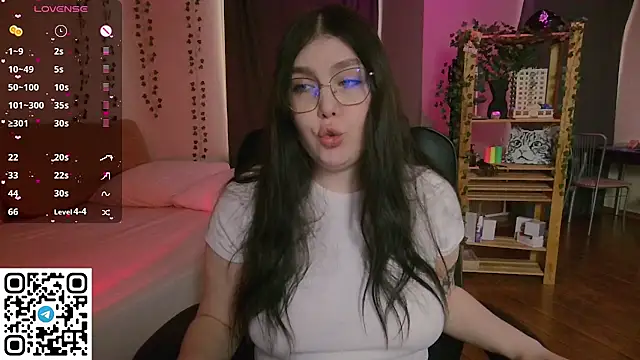 Snapshot of Arizonaa_Muse chatting on February 6, 2026, 8:32 am Arizonaa Muse online show from February 6, 2026, 8:32 am