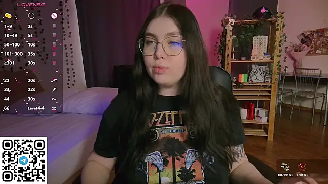 Snapshot of Arizonaa_Muse chatting on February 15, 2026, 4:02 am Arizonaa Muse online show from February 15, 2026, 4:02 am