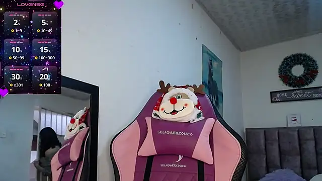 Lanna hott  online show from December 5, 2025, 6:39 pm