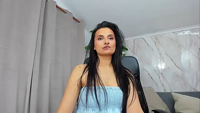 Snapshot of JennaPrice chatting on August 6, 2026, 9:43 pm JennaPrice online show from August 6, 2026, 9:43 pm