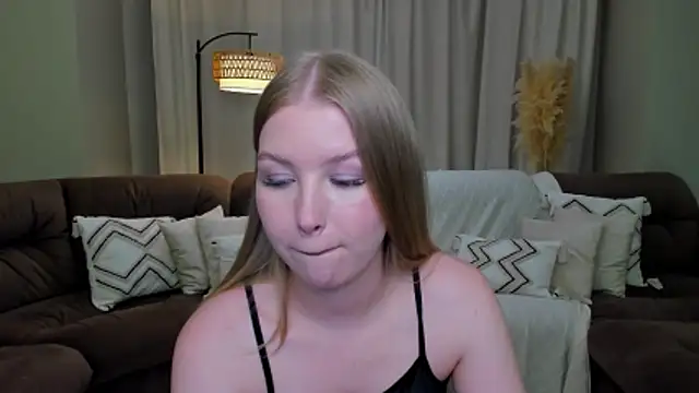 Snapshot of shy__lady chatting on May 28, 2026, 6:03 pm shy lady online show from May 28, 2026, 6:03 pm