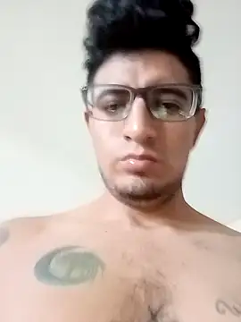 Snapshot of ale3J4a chatting on October 30, 2025, 7:00 pm ale3J4a online show from October 30, 2025, 7:00 pm