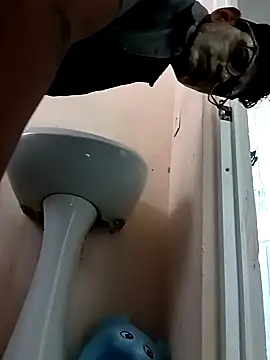 Snapshot of ale3J4a chatting on October 24, 2025, 7:24 pm ale3J4a online show from October 24, 2025, 7:24 pm