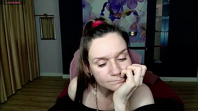 Snapshot of AriaGray chatting on February 6, 2026, 1:01 am AriaGray online show from February 6, 2026, 1:01 am