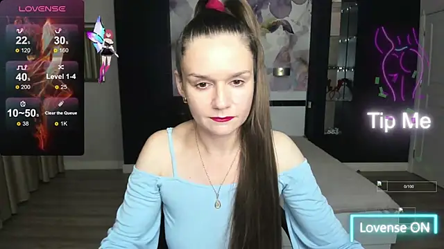 Snapshot of AriaGray chatting on October 3, 2025, 8:32 pm AriaGray online show from October 3, 2025, 8:32 pm