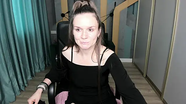 Snapshot of AriaGray chatting on September 25, 2025, 12:33 pm AriaGray online show from September 25, 2025, 12:33 pm