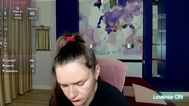 Snapshot of AriaGray chatting on February 14, 2026, 10:10 pm AriaGray online show from February 14, 2026, 10:10 pm