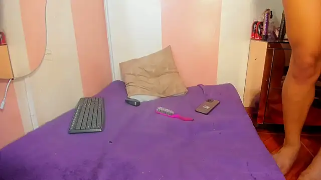 Snapshot of Aura_love69 chatting on November 27, 2025, 5:13 pm Aura love69 online show from November 27, 2025, 5:13 pm