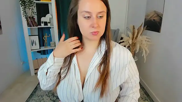 Snapshot of Lattea chatting on September 21, 2025, 3:17 pm Lattea online show from September 21, 2025, 3:17 pm